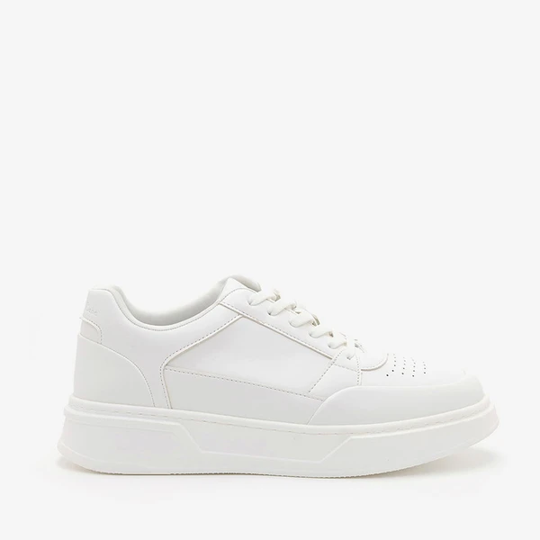 סניקרס לגברים לבנות