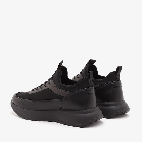 נעליים ספורטיביות לגברים