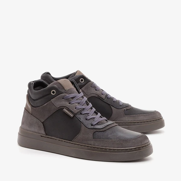 מגפוני סניקרס אפורות