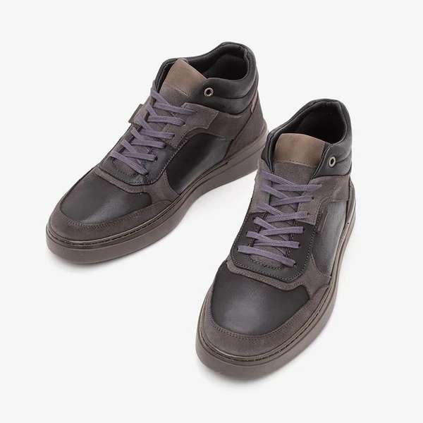 מגפוני סניקרס אפורות